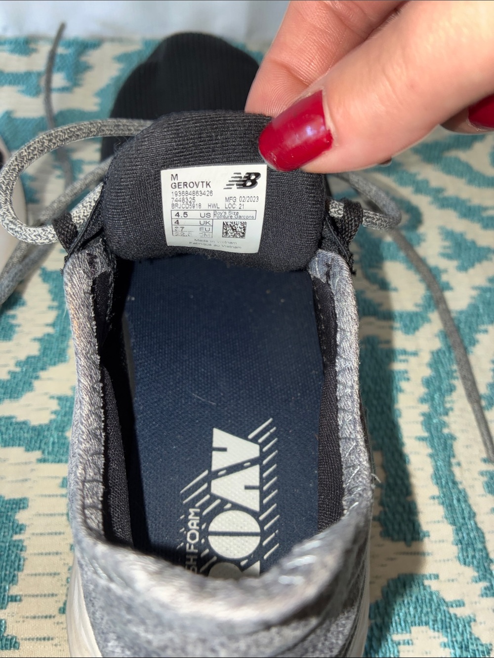 New Balance Black & Gray Knit-Back Athletic Sneakers Fresh Form Roav Boys Sz 4.5 - Picture 6 of 11